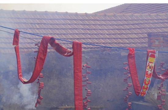 2017年春节,有的农村禁放烟花爆竹,你怎么看?