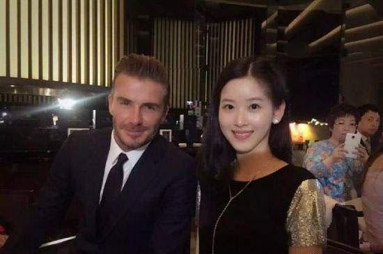 刘强东认真工作被偷拍, 比起敬业, 他的英文名才