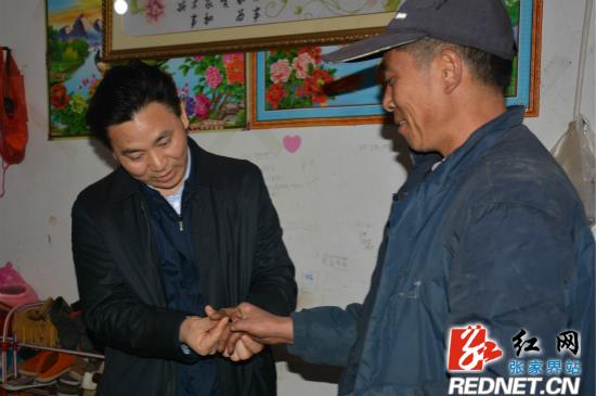"寒冬里的暖流"祝云武与山区贫困百姓搭起连心桥