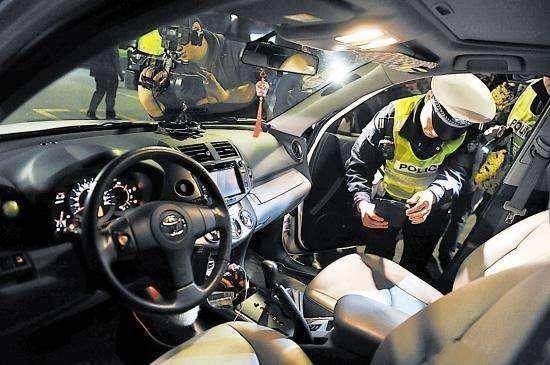 长沙这辆沃尔沃走哪儿都被交警查,只因车牌比