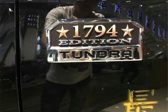 17款丰田坦途1794外观较为简洁大方