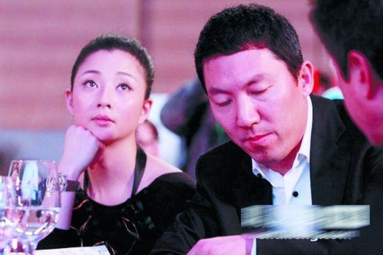 她40岁素颜都“值”８个亿，合个照随意就秒杀了汤唯林志玲！
