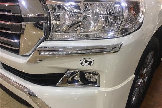 18款丰田酷路泽五速改六速双流水大灯是卖点