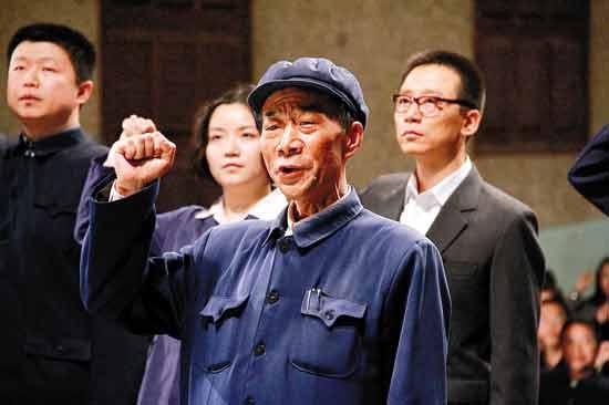原来李雪健的妻子是她,也是演员,儿子长相英俊,还是