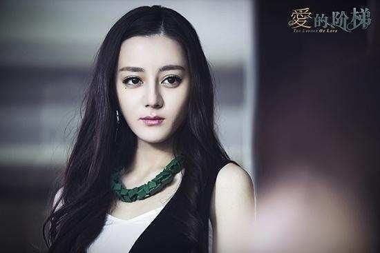 卓伟爆料迪丽热巴背后靠金主, 与鹿晗只是做掩