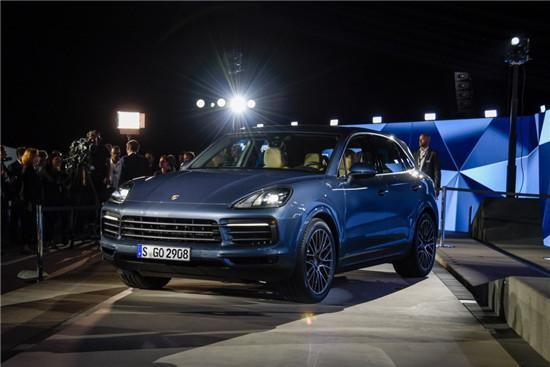 18款全新保时捷卡宴，内饰科技感爆棚，简直亮瞎了！