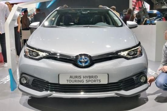 七座版卡罗拉配全景天窗