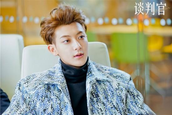 黄子韬集齐颜色召唤神龙,鹿晗精灵色加分,陈伟