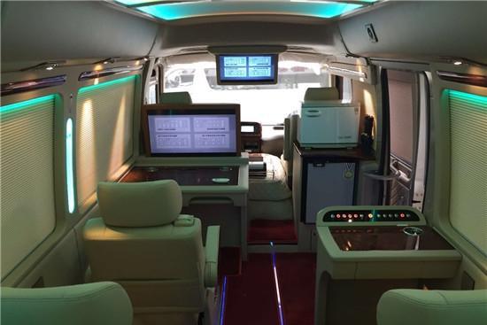 丰田考斯特顶灯改装——车顶车窗还有这些功能 你知道吗？