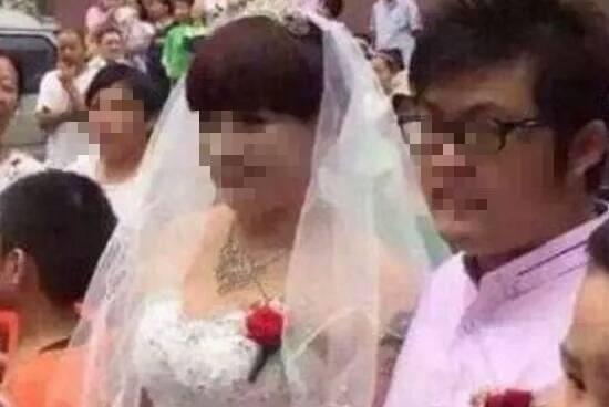 90后男子娶60后奶奶做新娘子，看完后傻眼