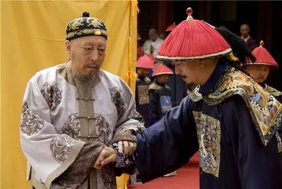 清朝一灭亡,为何满族人赶紧改成汉姓?