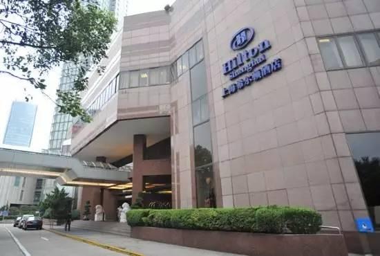 二流餐厅让顾客满意,一流餐厅让顾客惊喜!你是