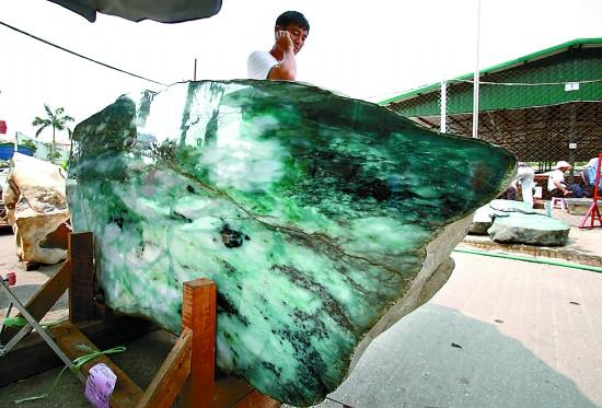 缅甸人为什么讨厌中国人?因为中国人总是去抢