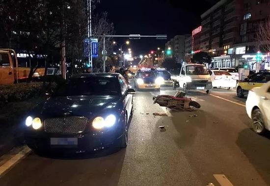 男子撞400万豪车后称“哪有这么贵的车” 车主做法让人意外