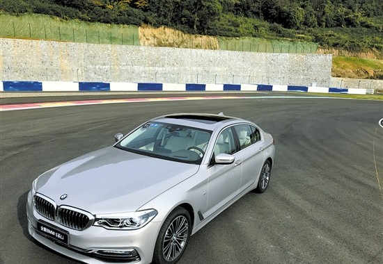 赛道试驾宝马540Li 直列六缸@“最激”5系