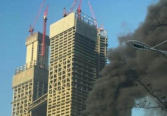 南京河西金鹰大火系工人操作不当所致 无人员伤亡