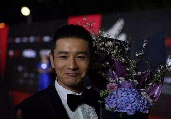 黄晓明发烧39.5度坚持工作,很多人却把注意力