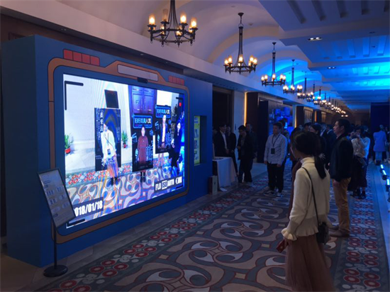 趣动传媒AR大屏互动拍照助力登嘉资本五周年