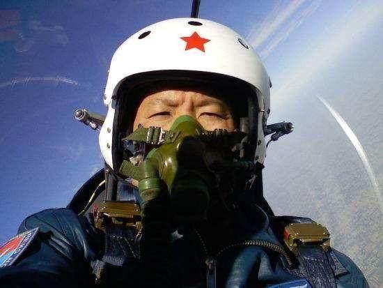 他是歼20试飞员 接受采访却忍不住掉泪 约好战友却等来噩耗