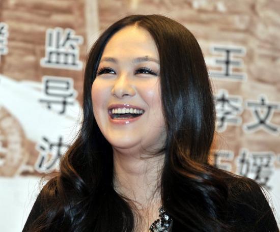 42岁赛西施沈傲君现状,嫁给名家后裔,网友:女神胖了好多!