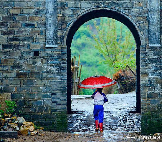 江西有个千年古村, 一半以上古建筑, 书屋就有1