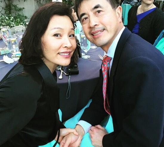 影后陈冲和二婚老公亲密合照曝光大秀恩爱