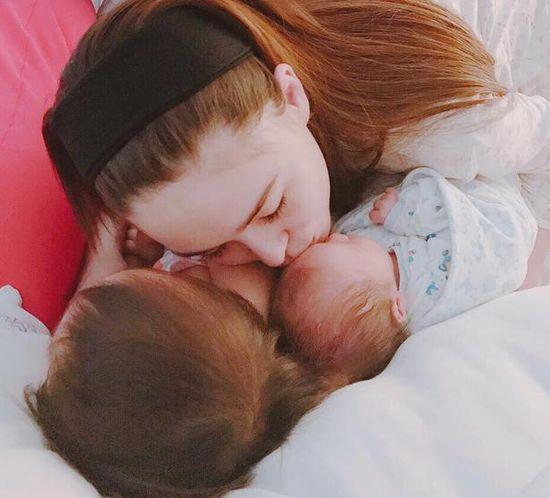 昆凌带娃工作被赞辛苦又惹争议,周杰伦该不该