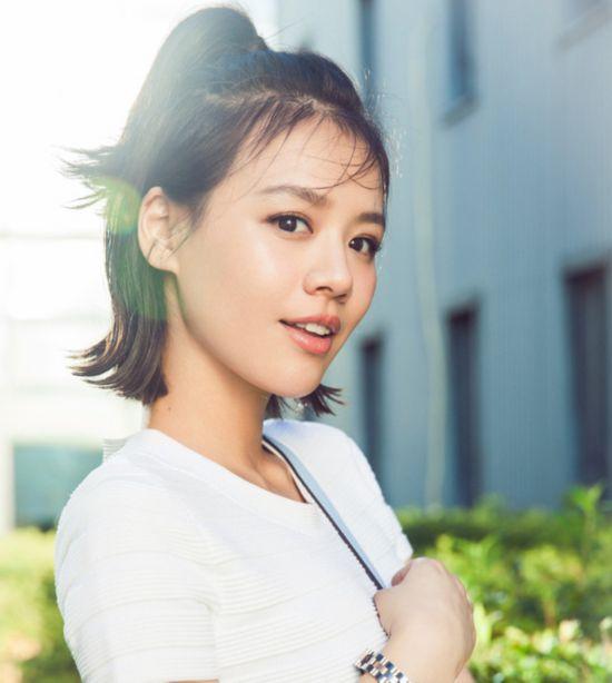 马思纯素颜现身机场近照,网友:难怪欧豪追的那么疯狂