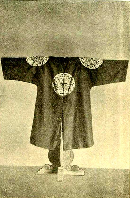 老照片:民国从沈阳故宫搬走的宝贝,香妃像等!