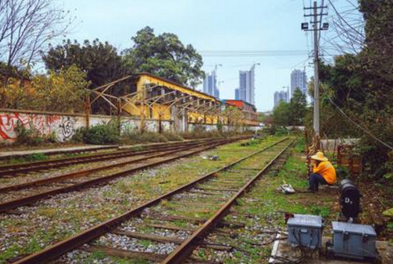 中国最霸气的火车站:这8个字做标语太醒目,国