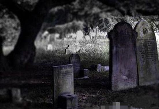 南京中山陵闹鬼事件,恐怖老头坟前阴笑