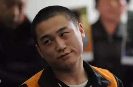 杀人犯落网后举动令人深思,想不到稚嫩的脸能