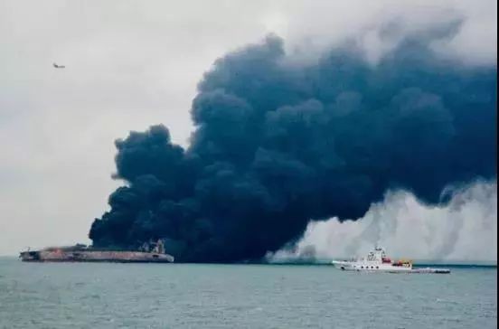 东海撞船渔民救起21名船员：我们是浪尖上的男人，落水肯定救