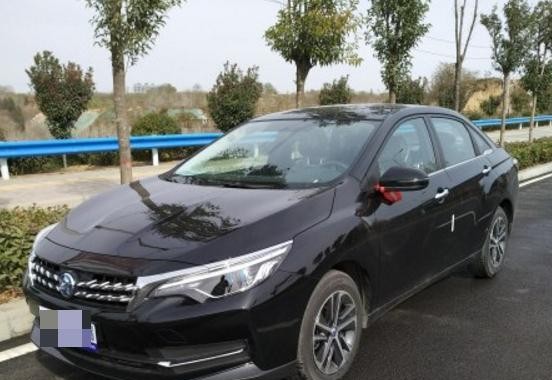 月薪5000的汽修工人放弃了帝豪GL买了这车，主要看中它的三大件