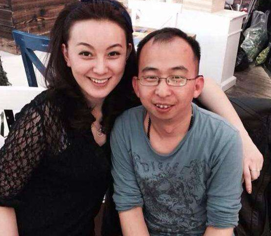 他因相貌丑陋当了二十多年配角,如今开千万宾