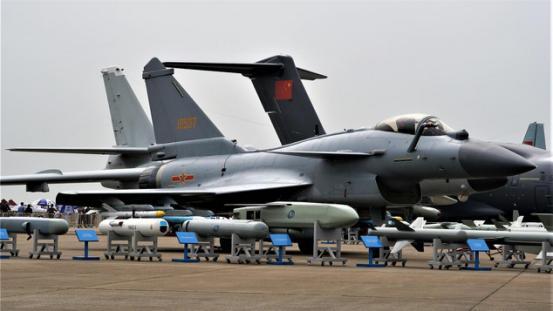 歼10B装国产推力矢量发动机, 能成为成飞单发