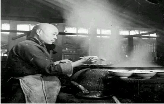 民国时期,看看北京老百姓下馆子