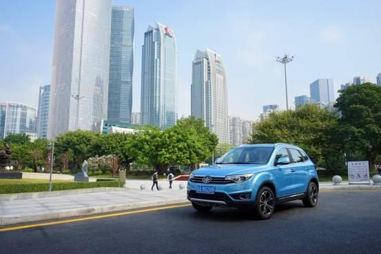 原创度极高不走山寨路 实拍一汽森雅R7