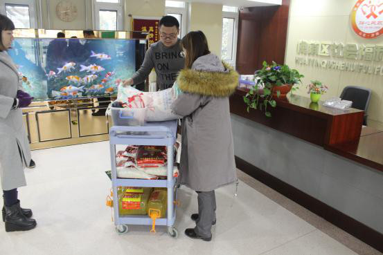 济南中研公益弘扬医者仁心 节前慰问养老院孤寡老人