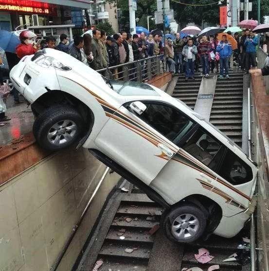 为什么开自动挡汽车简单了,可是却容易出交通事故呢?