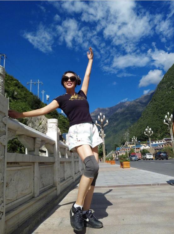 62岁刘晓庆近照曝光,满脸皱纹尽显老态,工作室