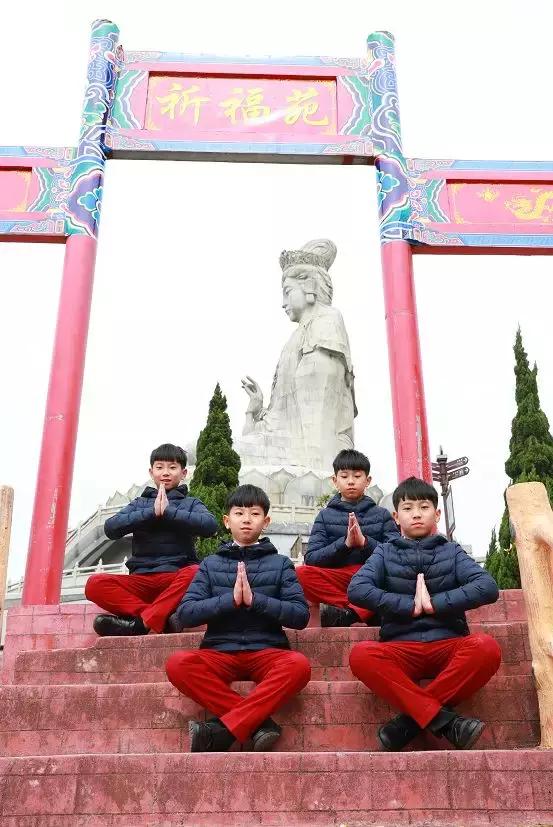 深圳最萌四胞胎游东莞观音山,2018旺上加旺