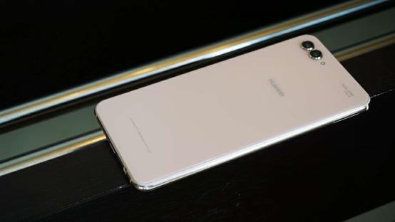 华为nova2s值不值得买?看媒体疯狂打CALL你