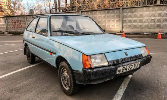 90年代老款汽车,几十年的汽车才开900公里,富商花百万