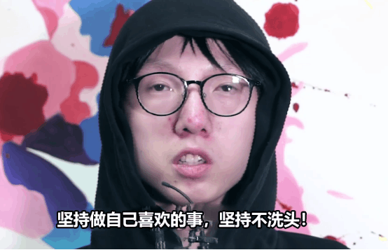 RNG代表英雄联盟接受央视采访 UZI一句话说出