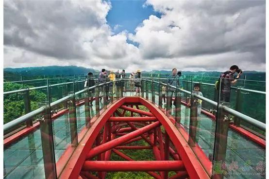 重庆首个5D玻璃桥景区下月开园,这些具冒险元