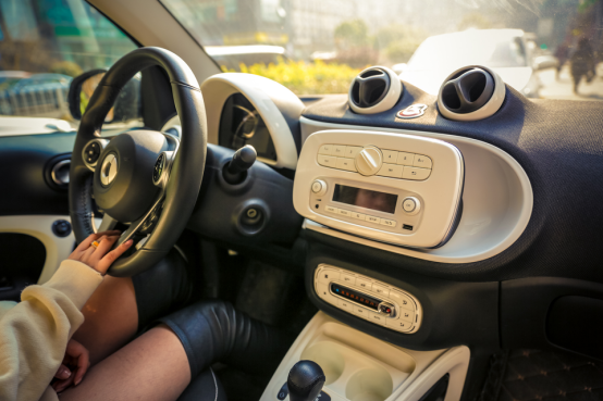 她是妈妈更是女人 初代90后奔驰Smart车主访谈