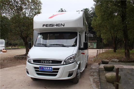 家家都用依维柯，这款飞神依维柯2017款房车如何做到突围而出