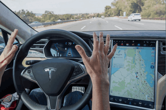 自动驾驶事故频发, 特斯拉却忙着给CEO改薪酬: 十年不拿工资