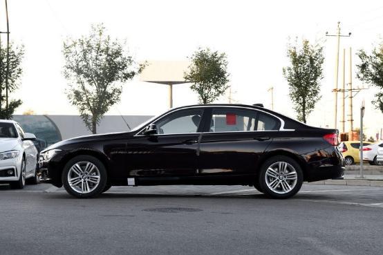 号称30万最有逼格的豪华车，A4L也不是他对手正经的年轻老板座驾